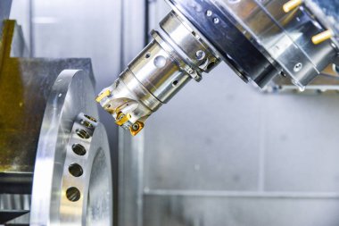 CNC Router ve metal kesici bir alet ile dönüm ve aracı merkezleme. Yüksek teknoloji işleme kavramı