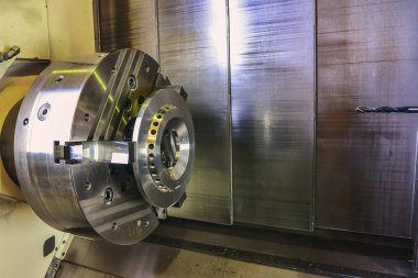 Cnc delme, ayarlama ve metal kesici bir alet ile dönüm ve aracı merkezleme. Yüksek teknoloji işleme kavramı