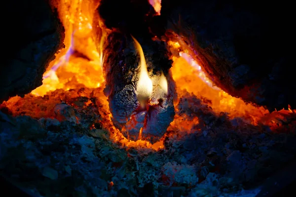 Oheň Krbu Jazyky Plamenů Hořící Poleno Plamenech — Stock fotografie