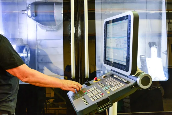 Worker Operator Control Panel Program Operation High Precision Cnc Machining — Stock Photo, Image