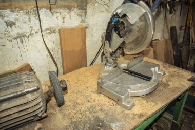 Elektrikli Ağaç kesme ahşap için atölye yakın çekim gördüm