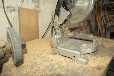 Elektrikli Ağaç kesme ahşap için atölye yakın çekim gördüm