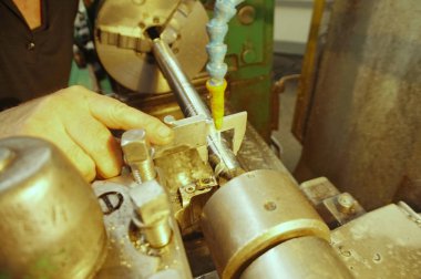 Kaliper Torna içinde yüklü bölümü'nün çalışma turner ölçer.