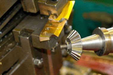metal işleme endüstrisi: Metal kesme, dişli kesme imalat parçaları ve gears ile petrol üretiminde soğutma tarafından işleme sanayi.