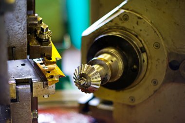 metal işleme endüstrisi: Metal kesme, dişli kesme imalat parçaları ve gears ile petrol üretiminde soğutma tarafından işleme sanayi.