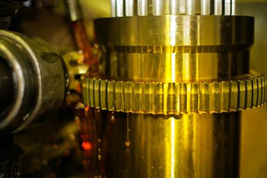 metal işleme endüstrisi: Metal kesme, dişli kesme imalat parçaları ve gears ile petrol üretiminde soğutma tarafından işleme sanayi.