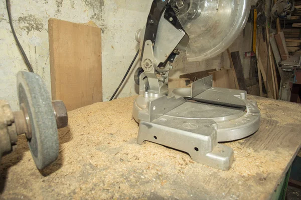 Elektrikli Ağaç kesme ahşap için atölye yakın çekim gördüm