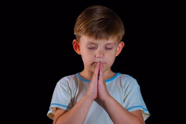 Het Jongetje Bidt Tot God Met Zijn Handen Gebogen — Stockfoto