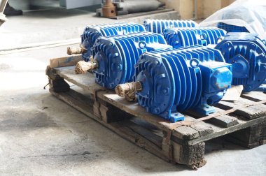 Elektro motorlar stokta mavi