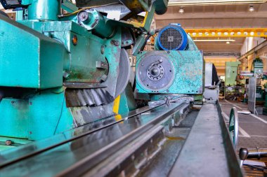 Yatak ve kılavuzları metal kesme için mekanik ekipman.