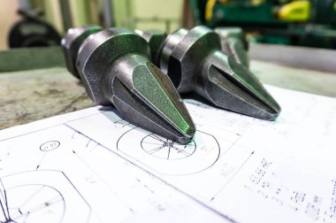 Üretim öğütücüler yalanlar üzerine çizim için kesiciler, Dişliler, dişli freze tezgahı üzerinde işleme için kesici alet.