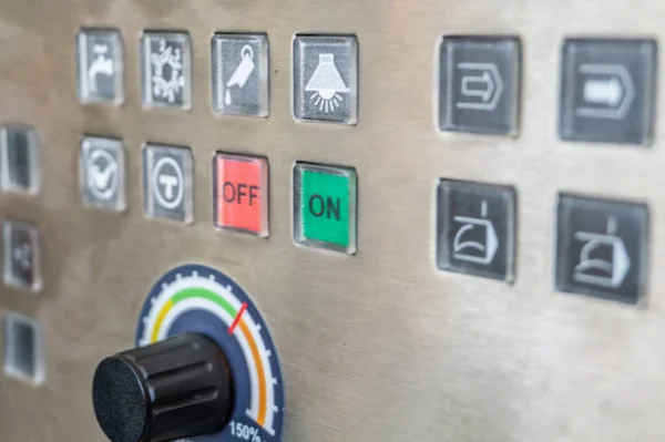 सीएनसी मशीनचे पुश-बटण डिजिटल नियंत्रण पॅनेल — स्टॉक फोटो, इमेज