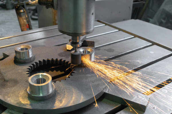 Редуктор внешнего шлифовального оборудования на шлифовальном станке
.