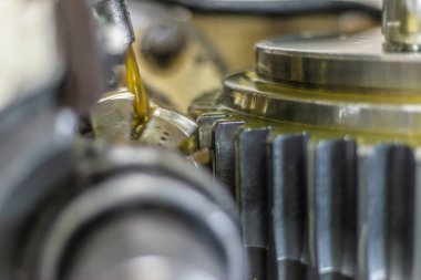 Mekanik endüstri, vites kesme, dişli ve şaftlı imalat, fabrika makası, petrol soğutmalı.