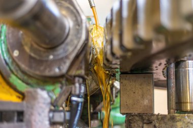 Mekanik endüstri, vites kesme, dişli ve şaftlı imalat, fabrika makası, petrol soğutmalı.