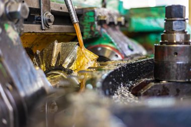 Mekanik endüstri, vites kesme, dişli ve şaftlı imalat, fabrika makası, petrol soğutmalı.