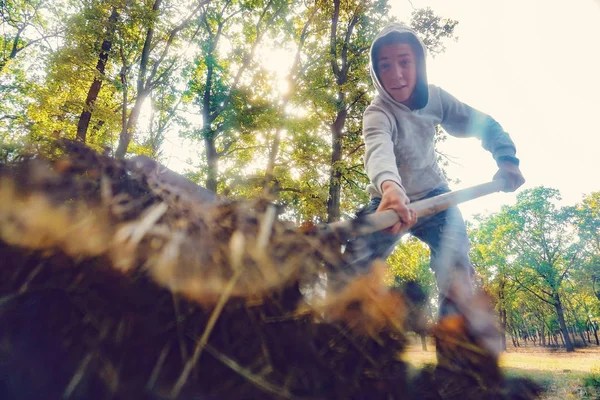 A man buries the ground with a shovel and throws it from above, a view from inside from below. — Stock Photo, Image