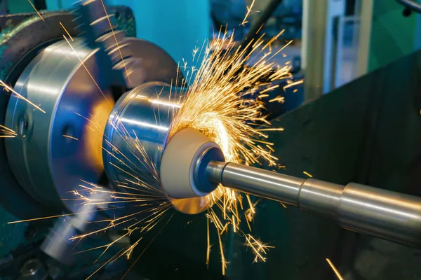 Grinding operations with an end abrasive wheel on a circular grinding machine with sparks. — Stock Photo, Image