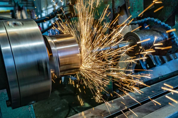 Grinding a cylindrical part on a circular grinding machine, high-precision abrasive grinding with sparks. — Stock Photo, Image