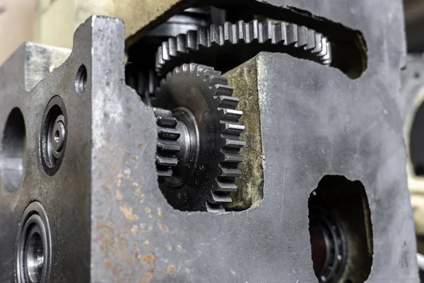 Gear gear shift mechanism in a mechanical engineering machine tool.