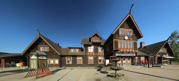 16 JUN 2019 - BODEN, SUECIA: Vista frontal de la estación central de Bodens, un monumento arquitectónico construido en 1893 —  Fotos de Stock