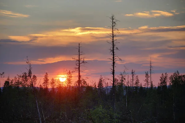 Obraz HDR kolorowego zachodu słońca w północnej Szwecji — Zdjęcie stockowe