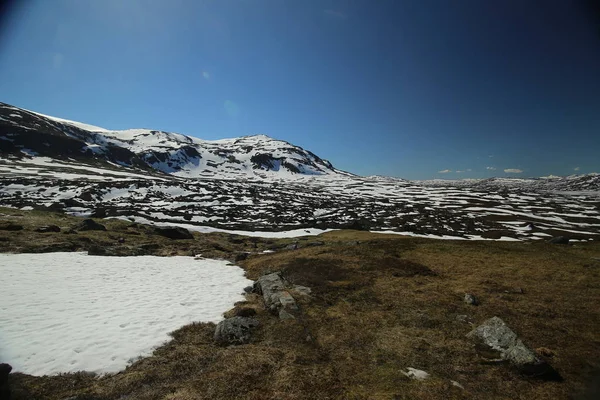 Mountains, grassland and rocks at the valley Karkevagge in Northern Sweden — Stock Photo, Image