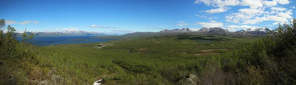 Vista sobre o vale de Abisko na Lapônia, Suécia — Fotografia de Stock