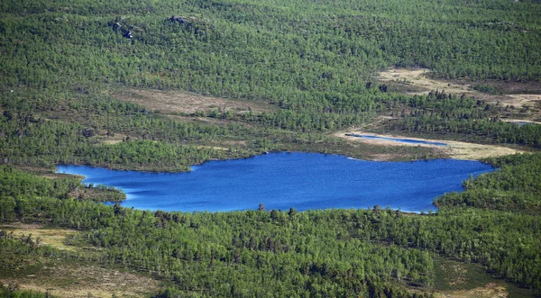 Njakajaure jezero v Laponsku, viděné z Mount Nuolja — Stock fotografie