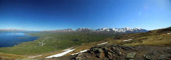 Vista sobre el valle de Abisko en el norte de Suecia — Foto de Stock