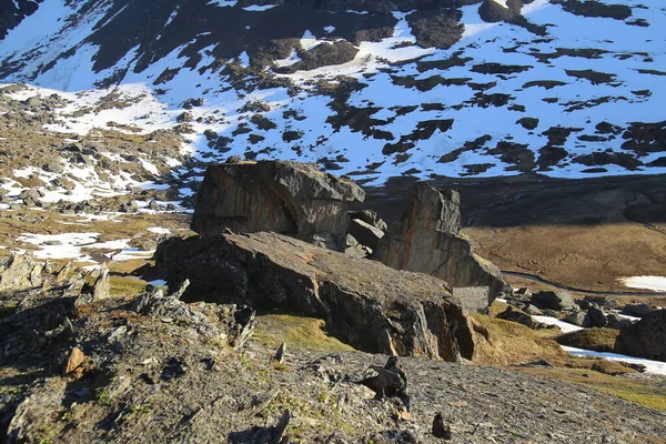 スウェーデン北部のカルケベッジ渓谷の岩層 — ストック写真