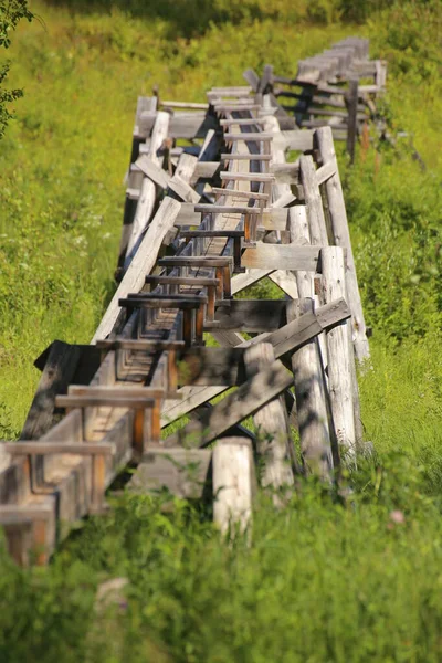 Традиционный акведук в заповеднике культуры Рортраск Силангер в Лапландии — стоковое фото