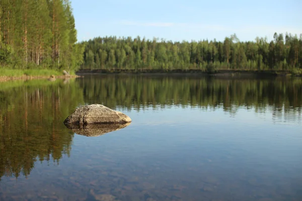 Der Bach skelleftealven in vasterbotten, nordschweden — Stockfoto