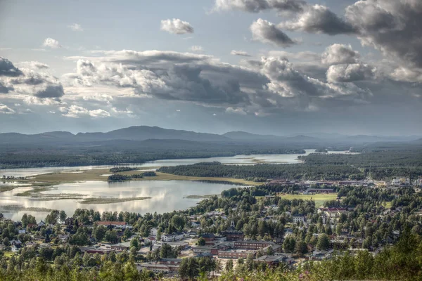 Tonemapped vista sobre a cidade de Mala, no norte da Suécia — Fotografia de Stock