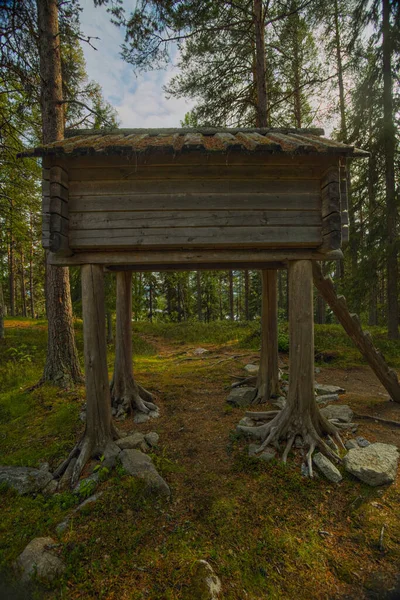 Stilt casa em Sami acampamento em Vilhelmina, Suécia — Fotografia de Stock