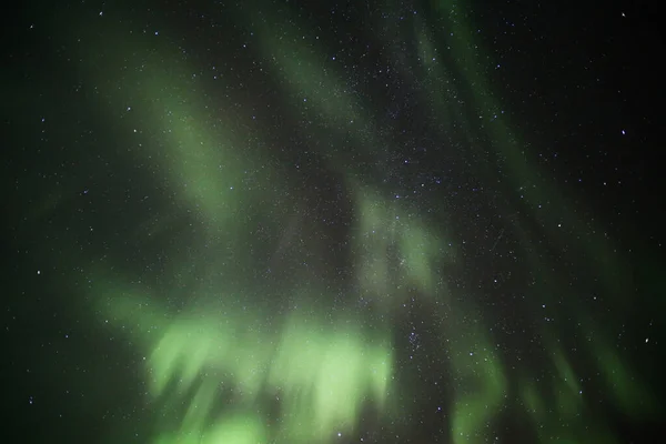 Uitzicht onder het noorderlicht over Scandinavië — Stockfoto