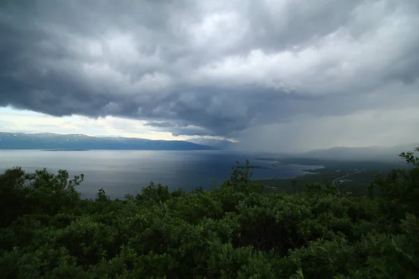 Sonne Und Regen Auf Dem Tornetrasker See Vom Berg Nuolja — Stockfoto