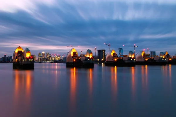 Fotografia Lunga Esposizione Thames Barrier Canary Wharf Londra — Foto Stock