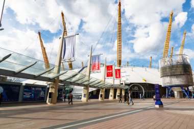 Londra, İngiltere - 25 Haziran 2018 - O2 ve Greenwich Yarımadası meydanda Yarımadası