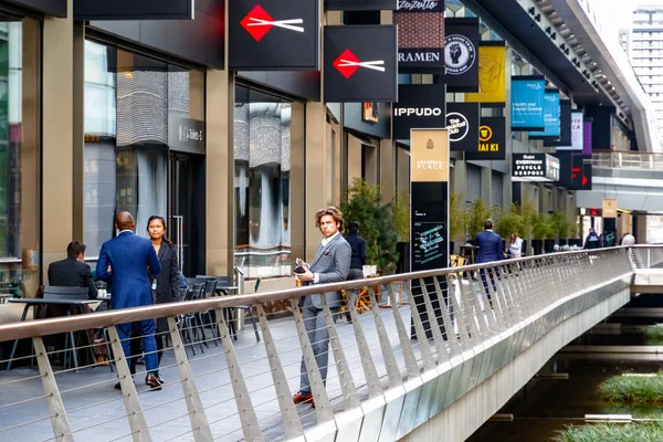 Londres Royaume Uni Juin 2018 Homme Affaires Debout Crossrail Place — Photo