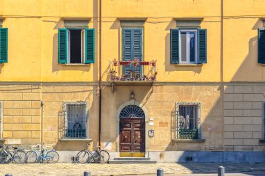 Pisa tipik bir konut binasının cephe