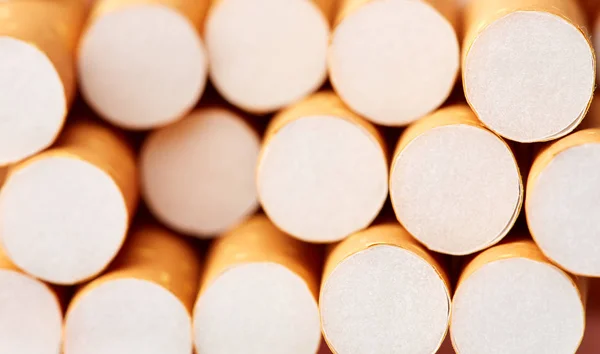 Cigarety Balení Detail Bílém Pozadí Drogové Závislosti Kouření Tabáku Rakovina — Stock fotografie