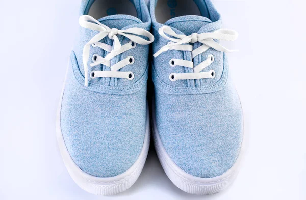 Блакитний Кросівок Білому Тлі Синя Класичні Кросівки Білими Шнурками Білій — стокове фото