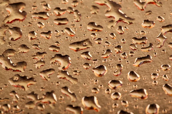 Farbige Wassertropfen Auf Einem Goldenen Hintergrund Abstrakte Flüssigsprays — Stockfoto