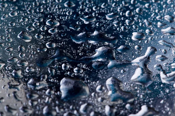 Farbige Wassertropfen Auf Einem Goldenen Hintergrund Abstrakte Flüssigsprays — Stockfoto