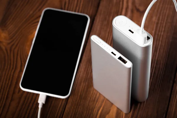 Акумуляторний Банк Зарядки Мобільних Пристроїв Срібний Смартфонний Зарядний Пристрій Енергетичним — стокове фото