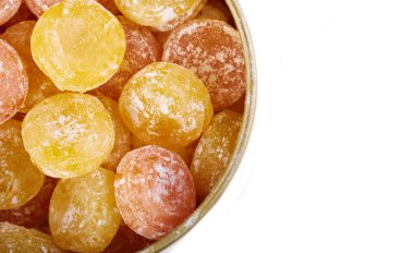 Renkli yuvarlak şeker pudra şekeri. Parlak şeker.