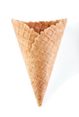 Waffle dondurma külahı beyaz arka planda izole