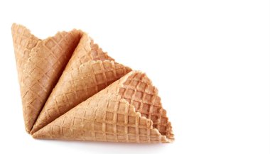 Waffle dondurma külahı beyaz arka planda izole