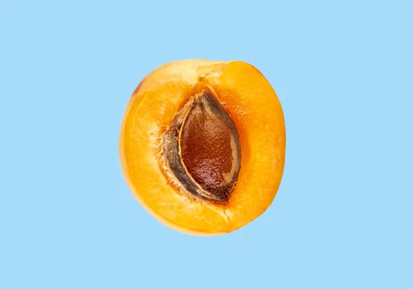 Frische Aprikosenfrüchte Auf Blauem Hintergrund Tropischen Abstrakten Hintergrund Frisches Obst — Stockfoto